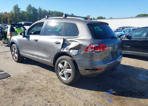 2011 Volkswagen Touareg Vr6 Lux z USA, uszkodzony, nr VIN WVGFF9BP8BD003162